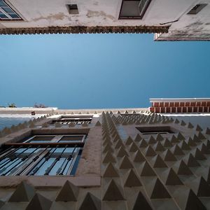 Friendly Border City Design Apartments